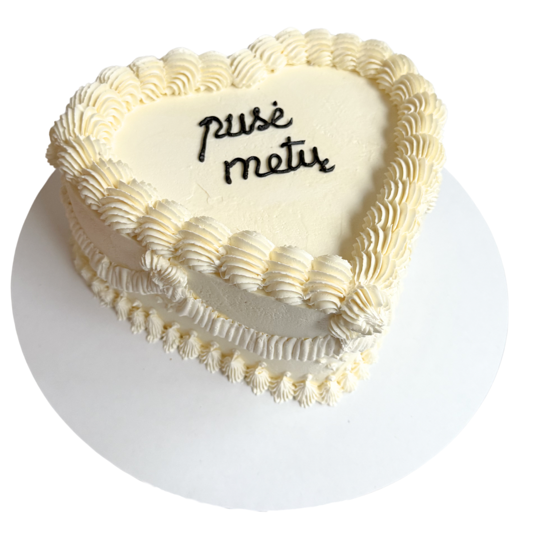 Vintažinio puošimo širdelės formos tortas, 37 Eur/kg