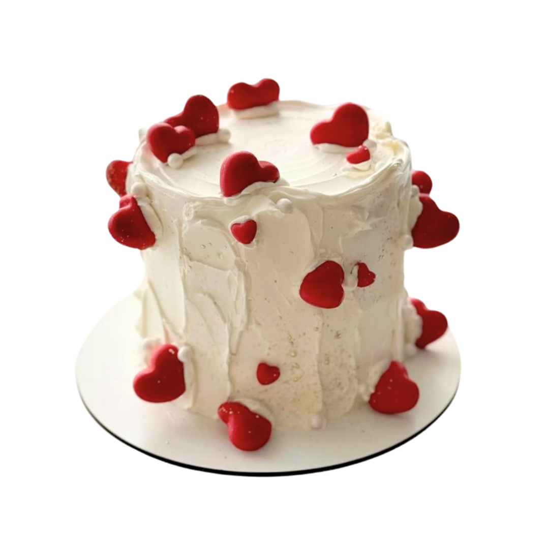 Apvalus tortas su įsmeigtomis širdelėmis, 37 Eur/kg