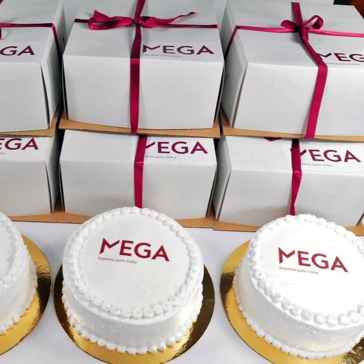 Apvalus tortas apteptas grietinėle su logotipu arba nuotrauka 33 Eur/kg