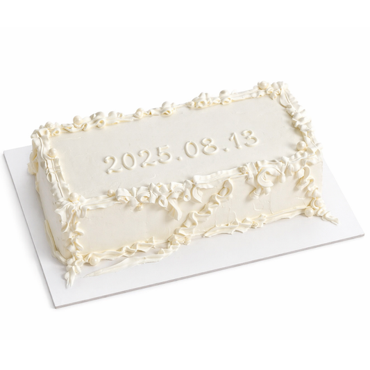 Stačiakampis tortas su grietinėlės papuošimais ir užrašu, 37 Eur/kg