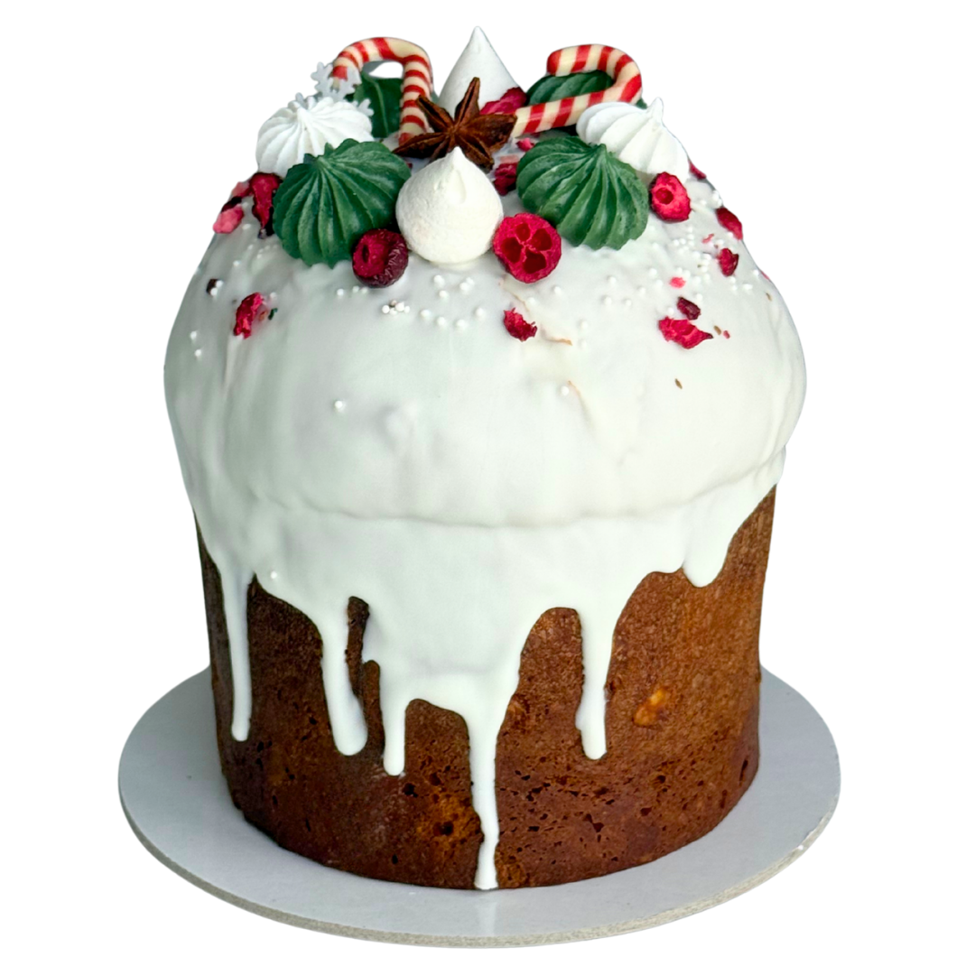Šventinis Panettone pyragas (su raudonomis-žaliomis dekoracijomis)